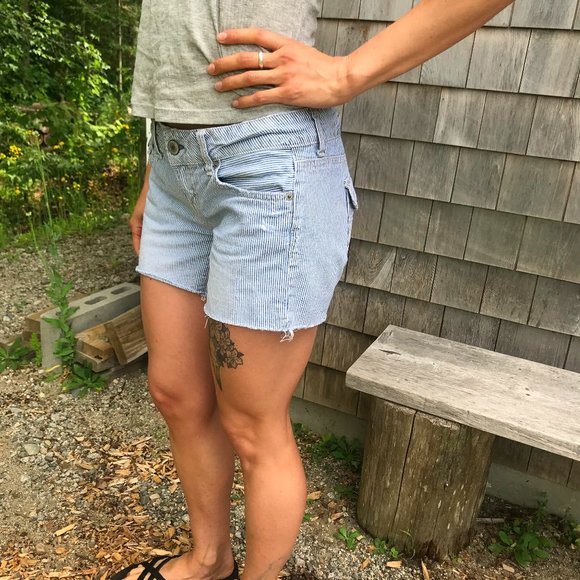 Cute American Eagle Denim Shorts Size 4 - Picture 2 of 3